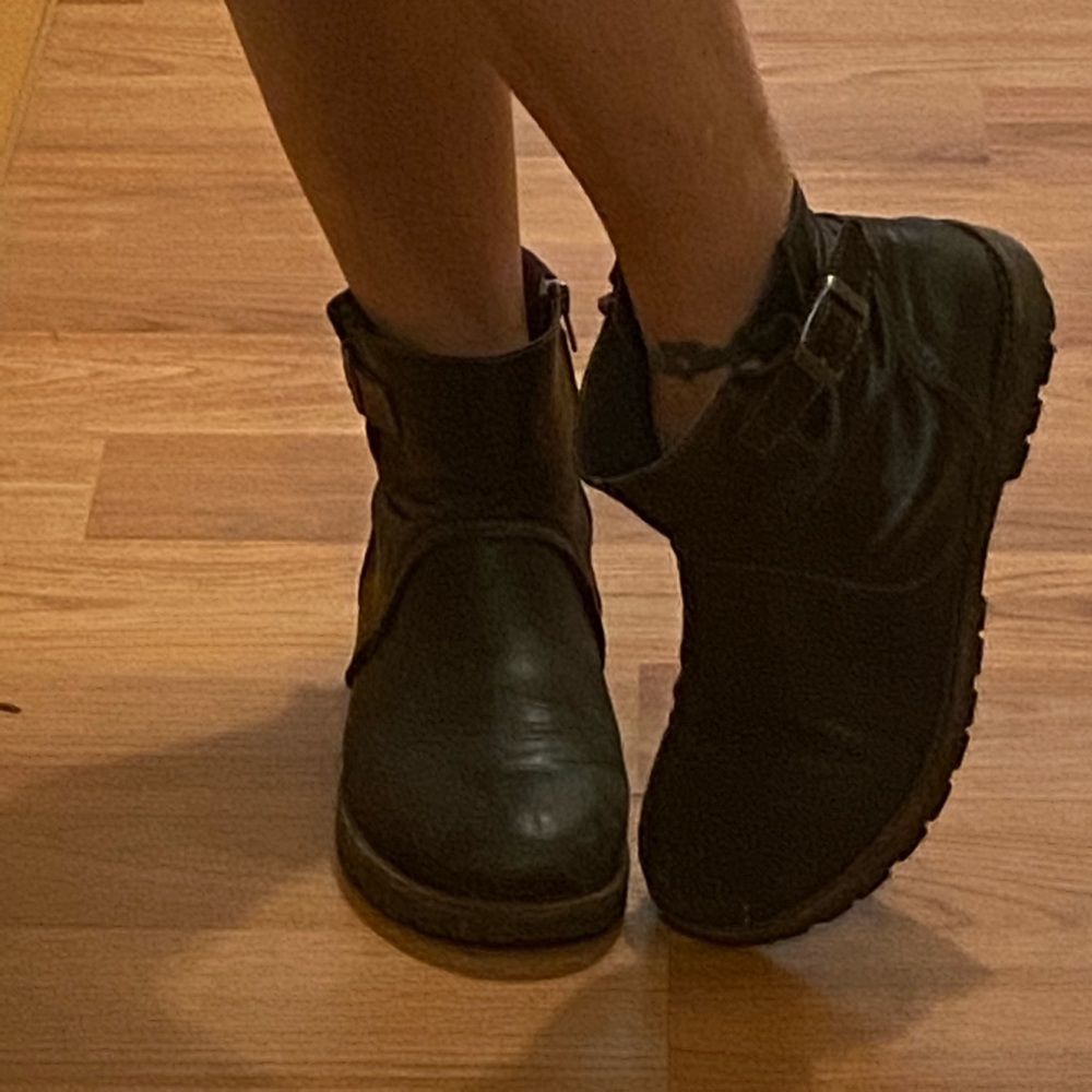 Birkenstock boot size 8 black matte leather side zip